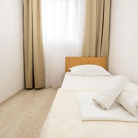 Apartament Nur With Garden *