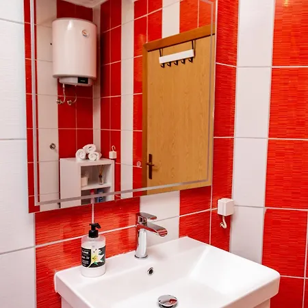 Nur With Garden 아파트