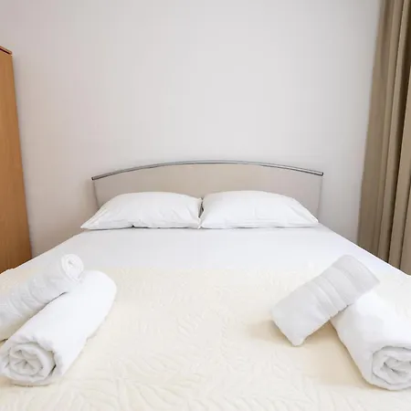 Nur With Garden 모스타르